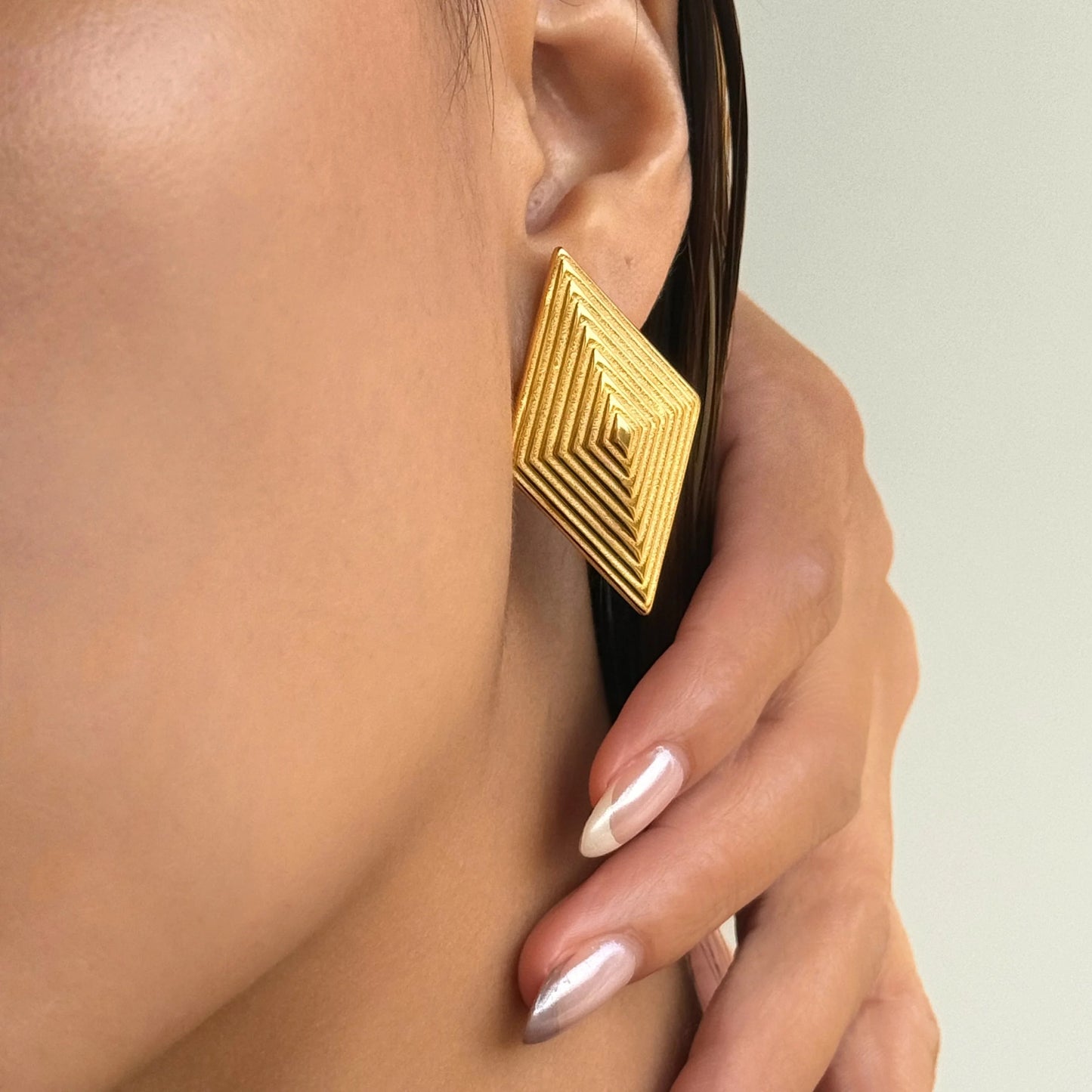 ARETES VINTAGE SQUARE
