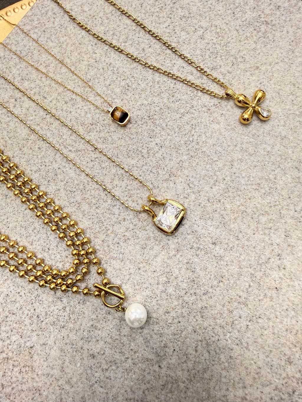 Collar Honey Clovers