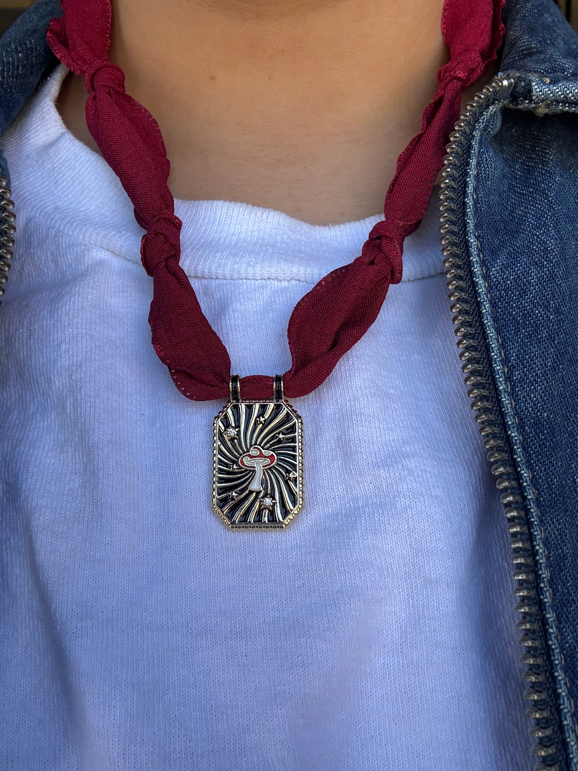 Collar Champi Guinda