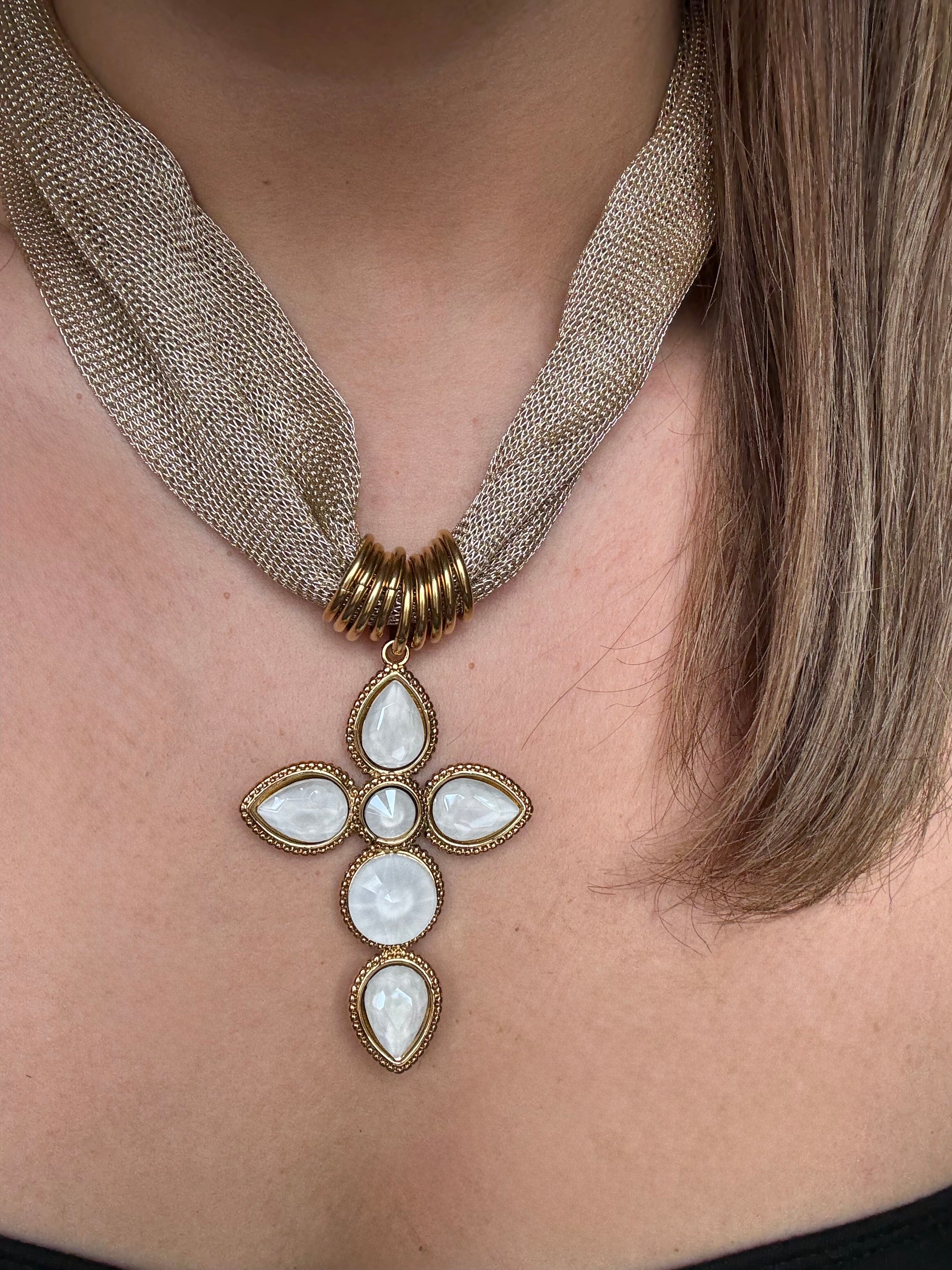 Collar Cruz