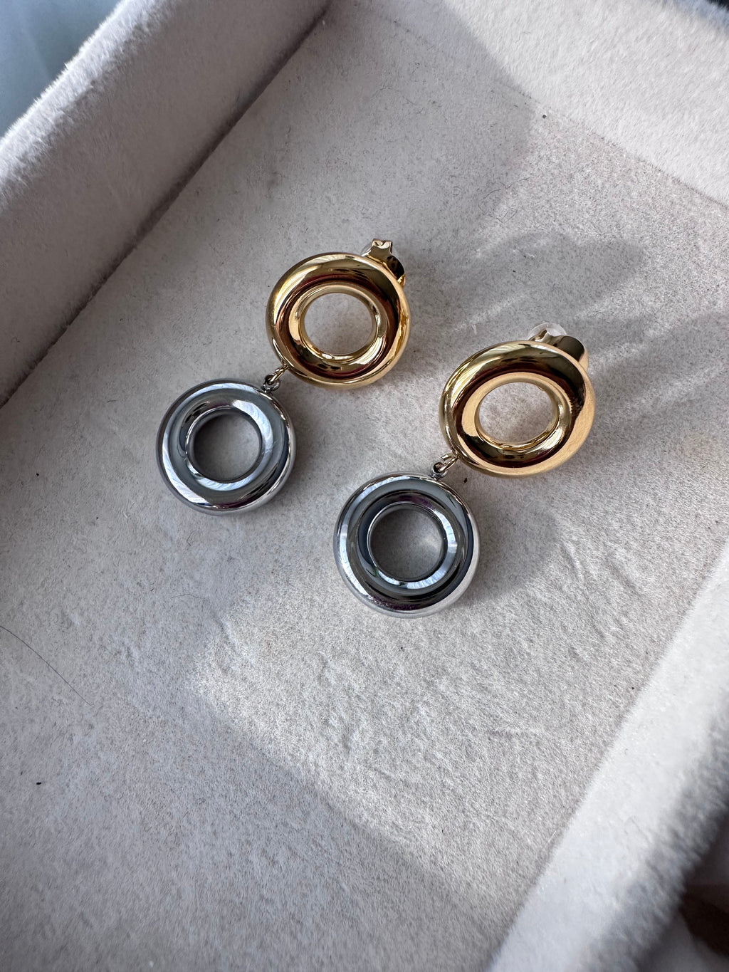 Aretes Doble Hoop Eva