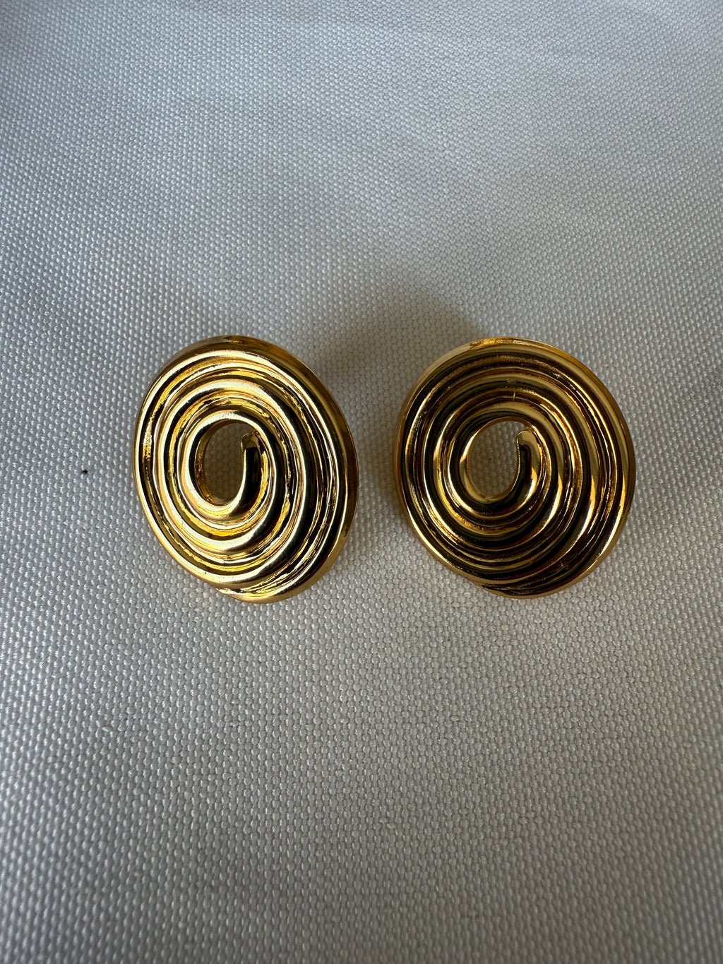 Aretes cinnamon roll