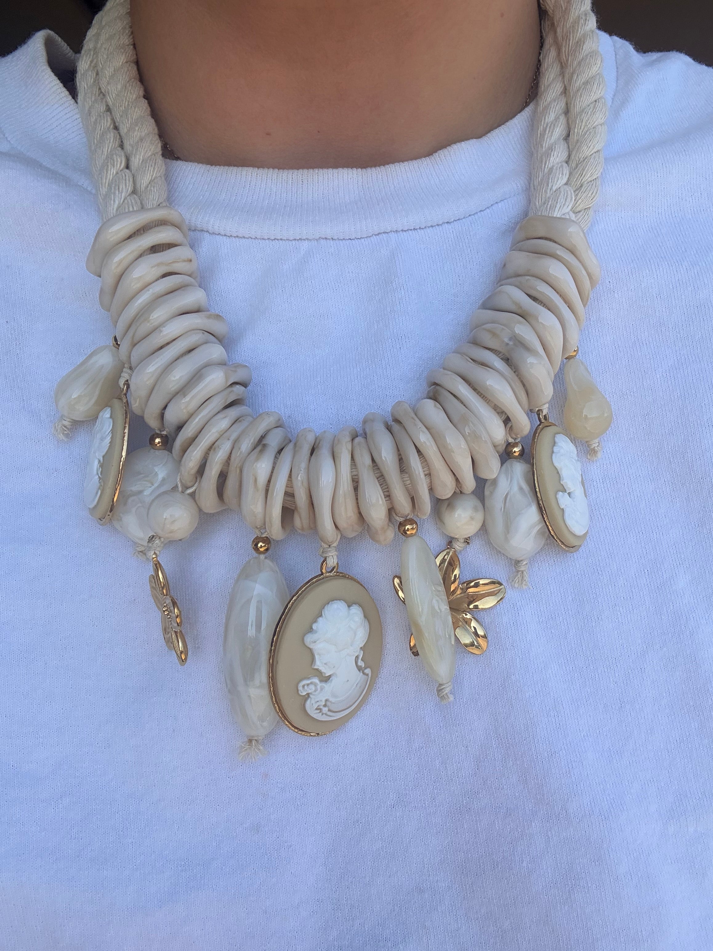 Collar Vanilla Bloom