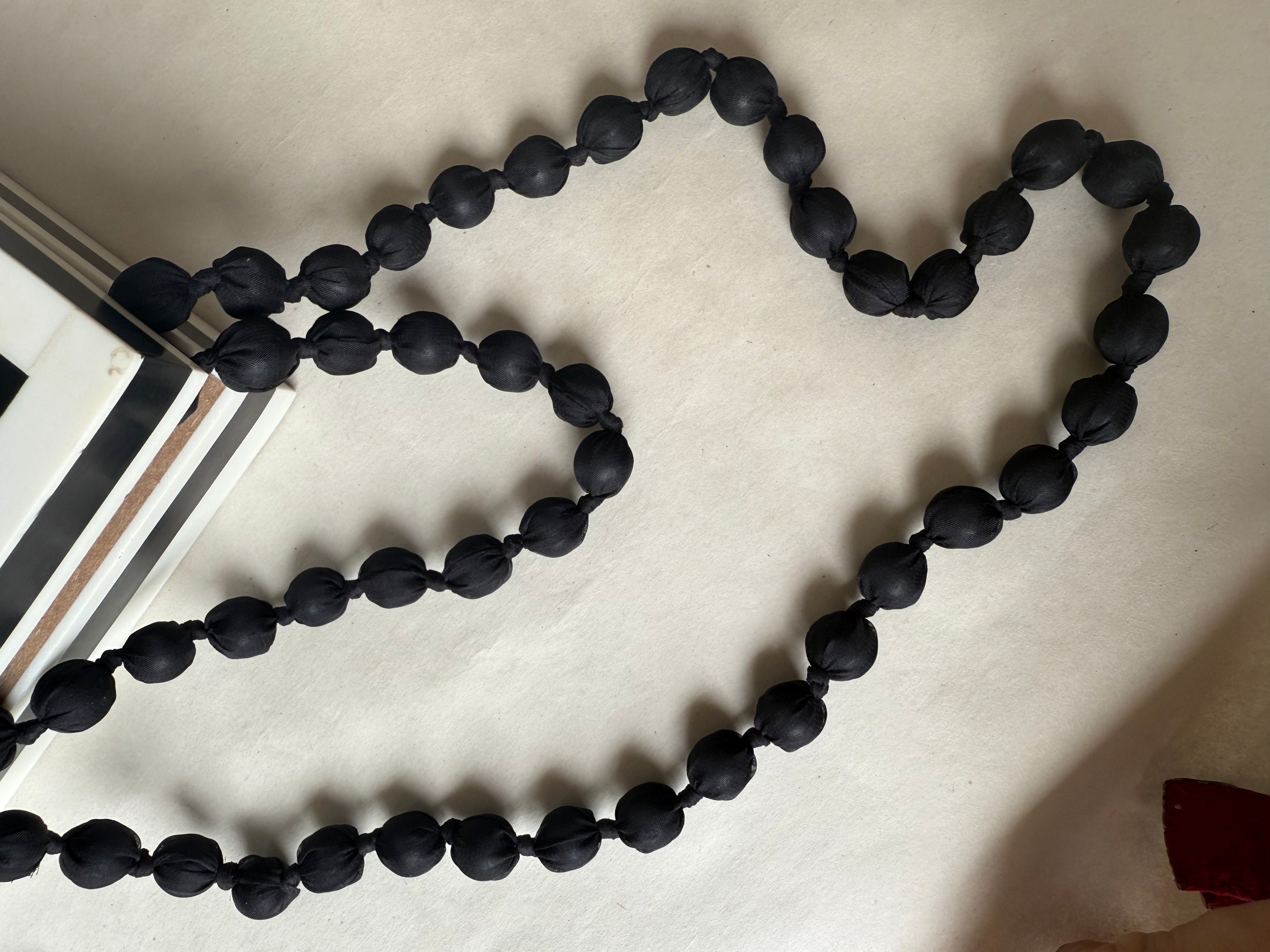Collar black cherry
