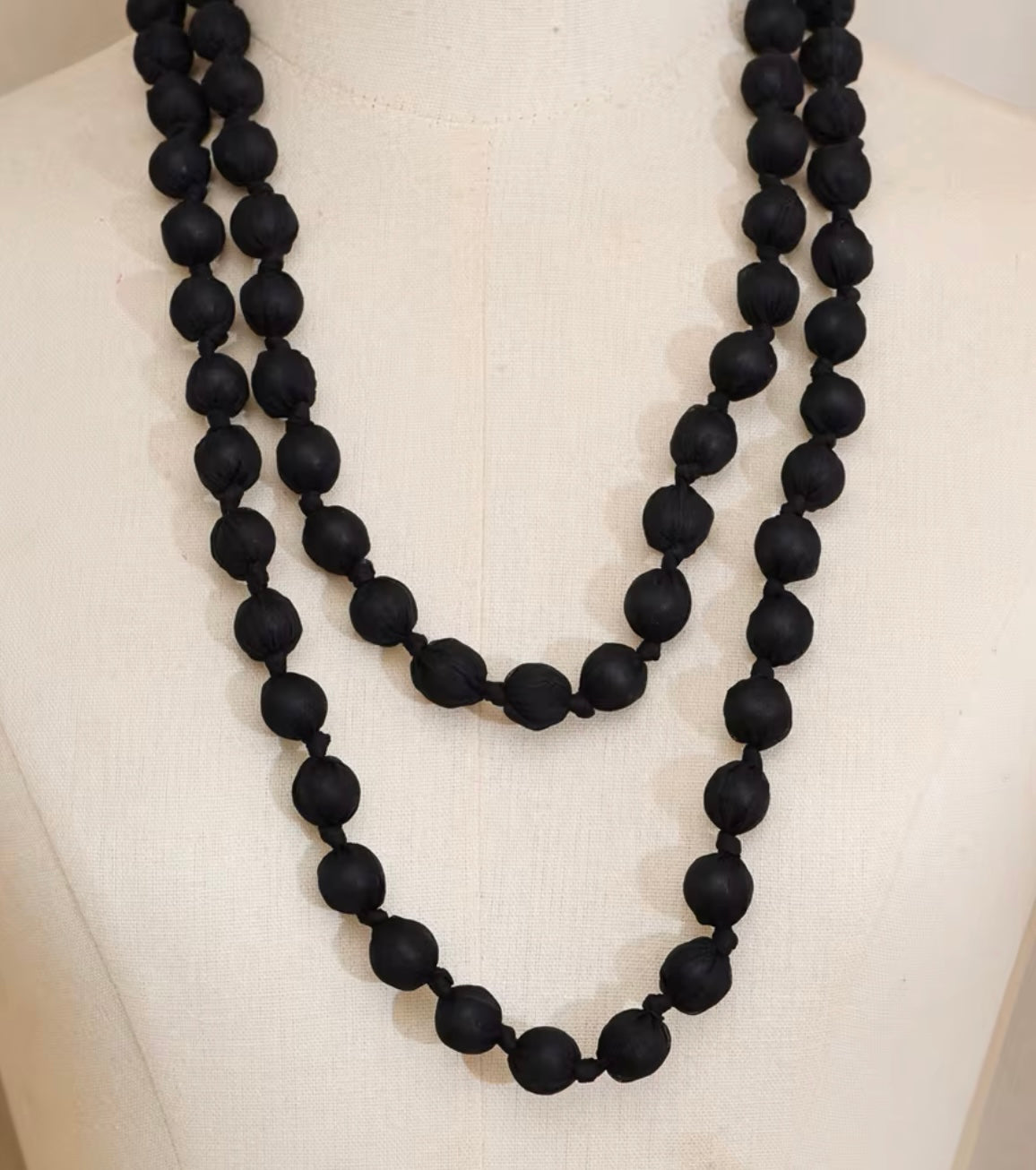 Collar black cherry