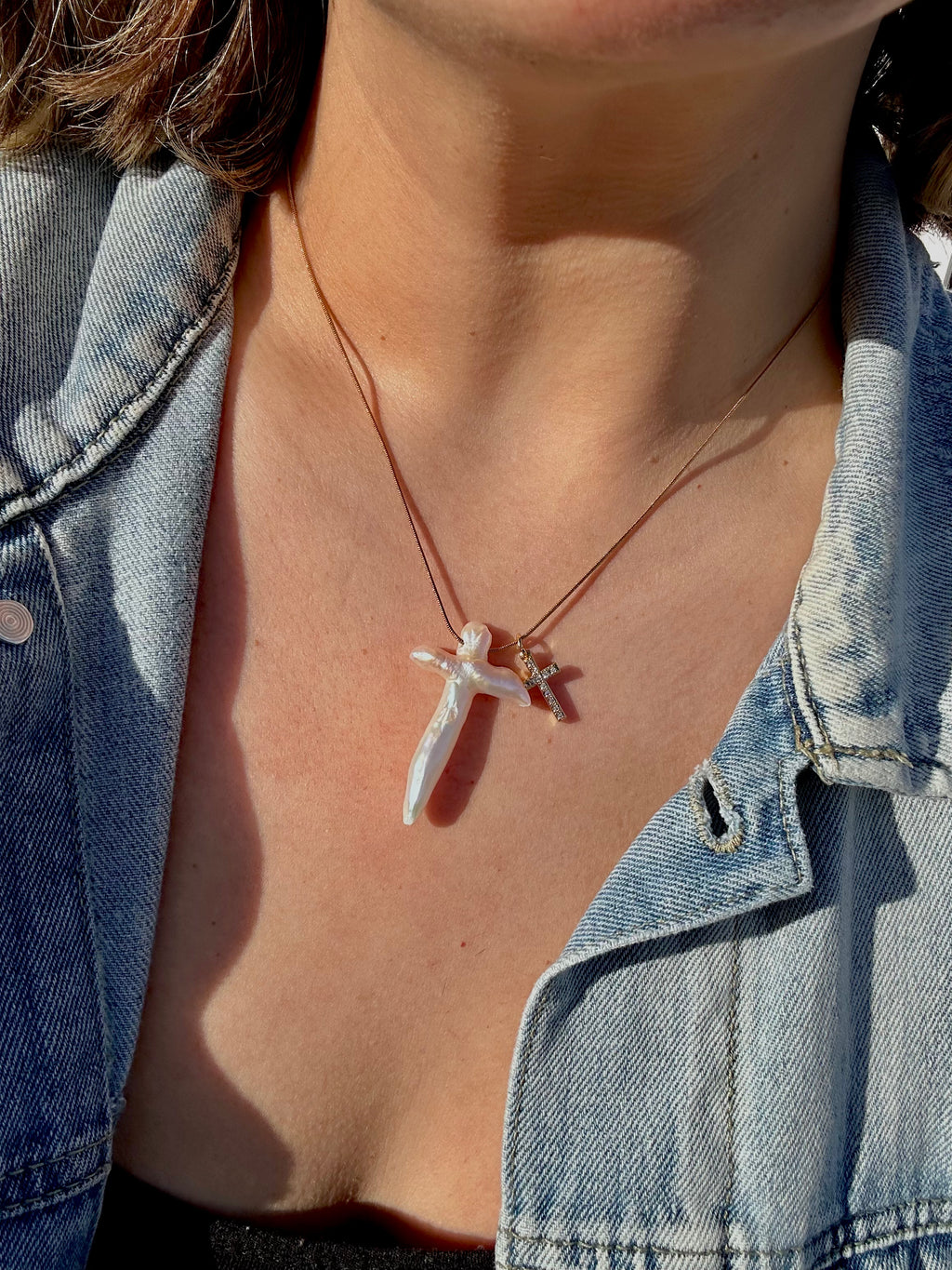 Collar perla barroca cruz