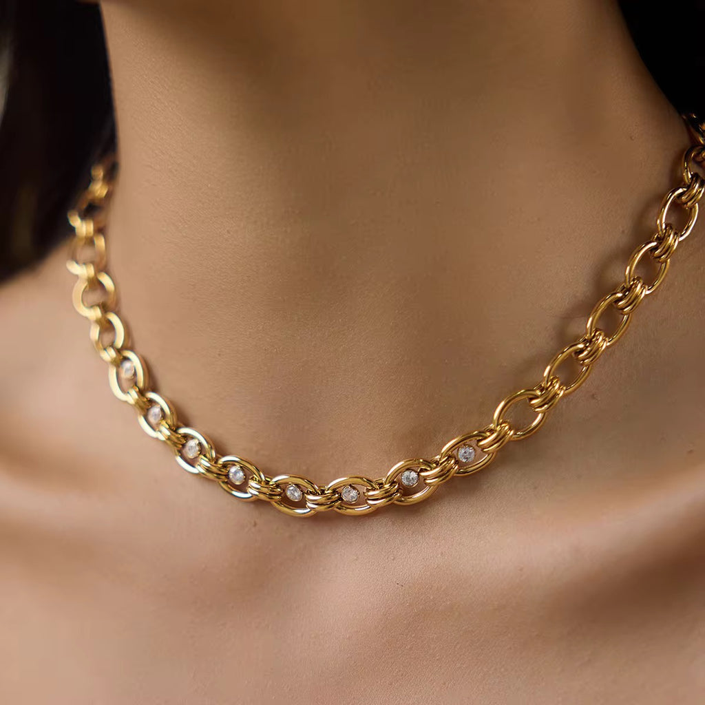 Collar Elara